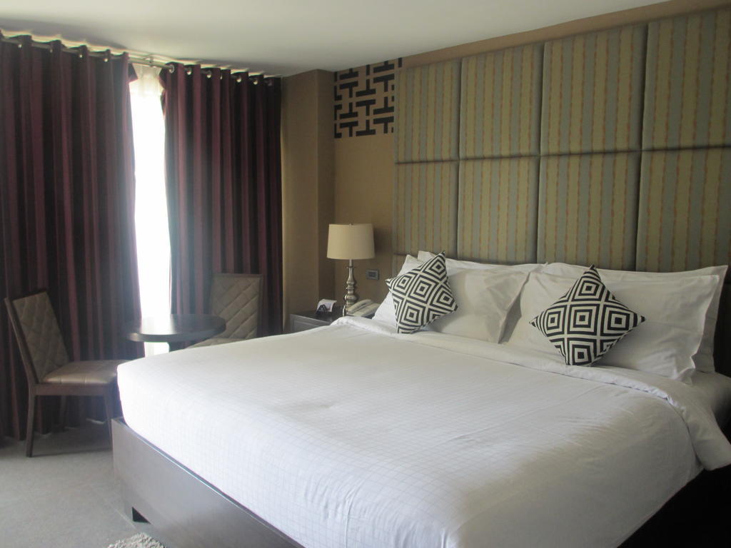 The Theodore Hotel Tagaytay City Esterno foto