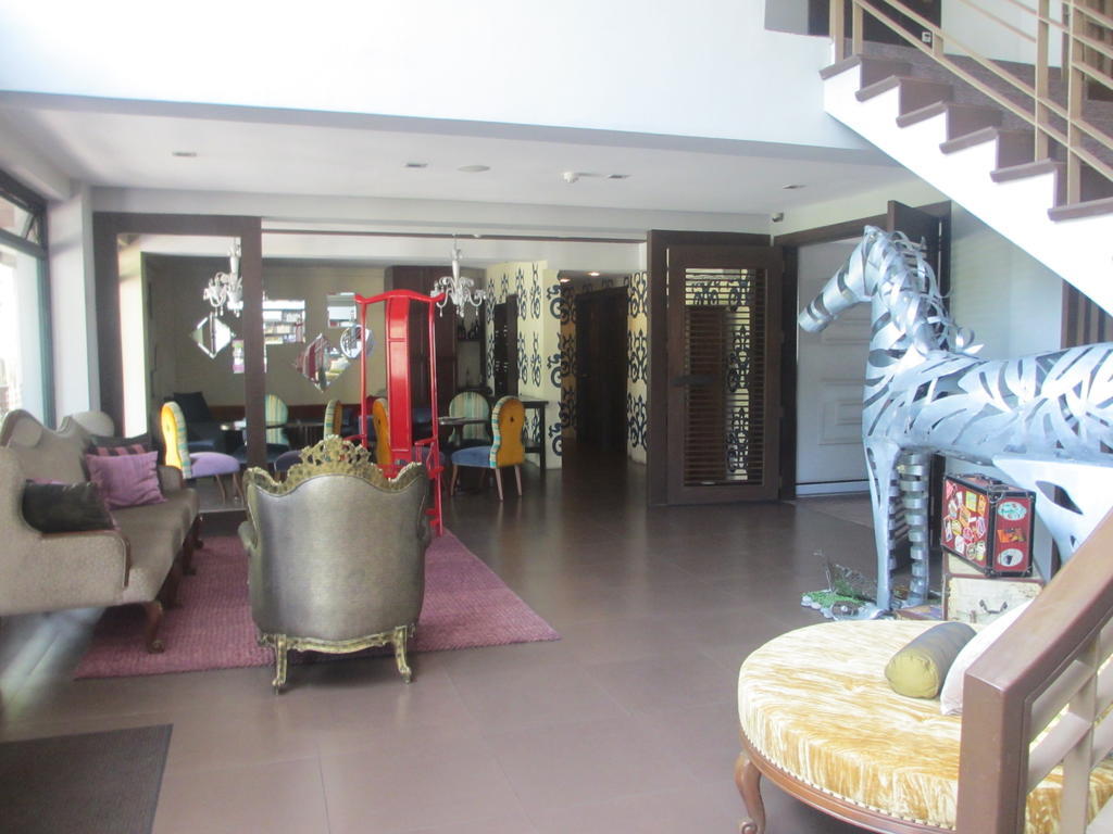 The Theodore Hotel Tagaytay City Esterno foto
