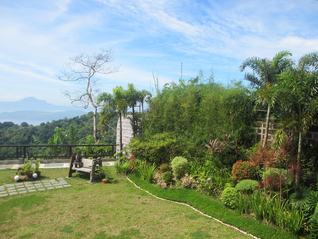 The Theodore Hotel Tagaytay City Esterno foto