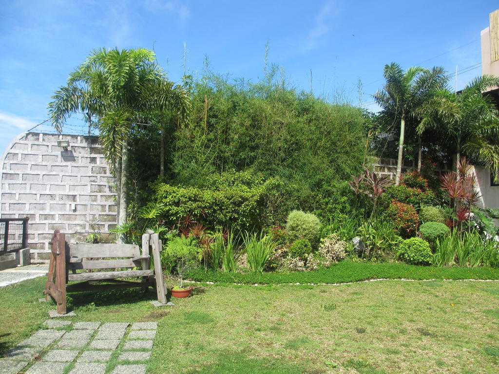 The Theodore Hotel Tagaytay City Esterno foto