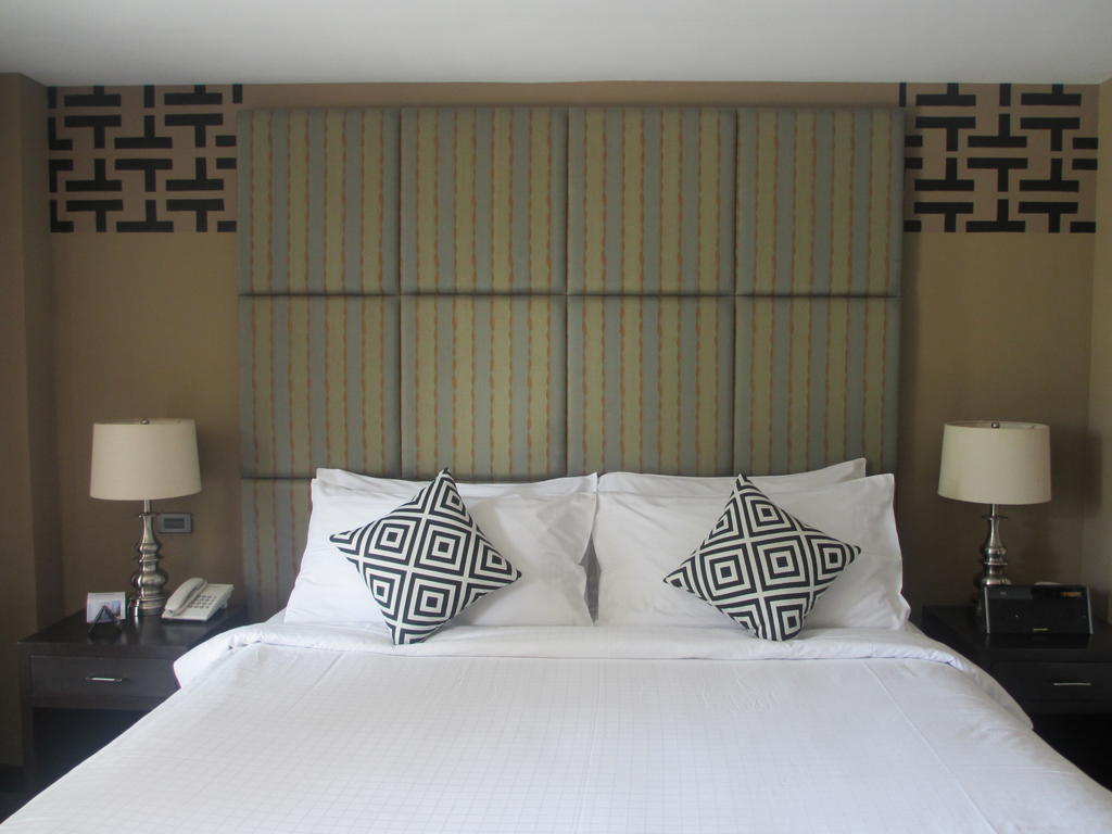 The Theodore Hotel Tagaytay City Esterno foto