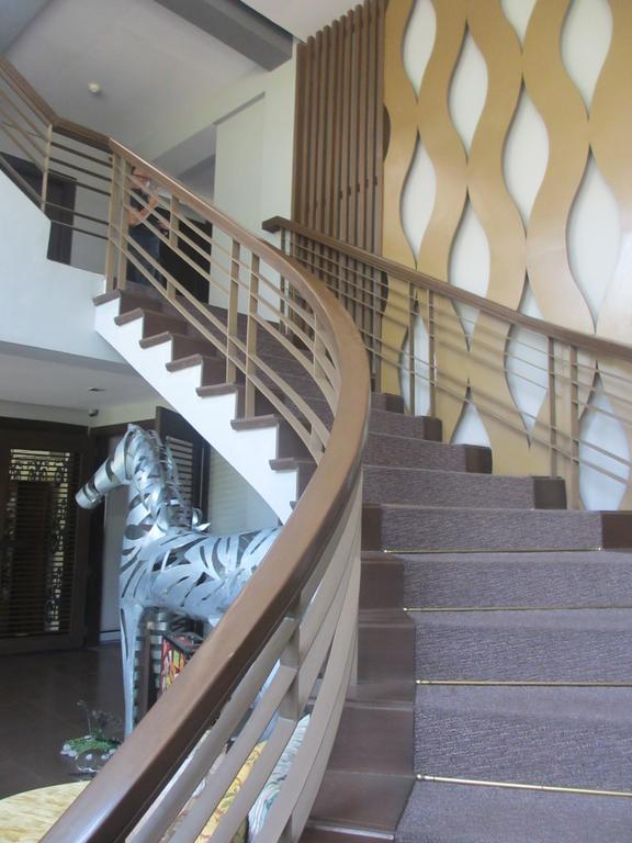 The Theodore Hotel Tagaytay City Esterno foto