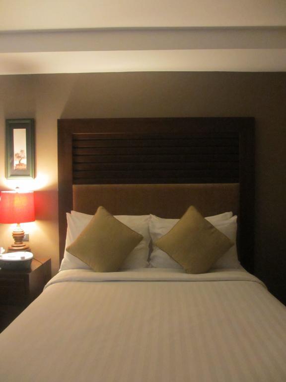 The Theodore Hotel Tagaytay City Esterno foto