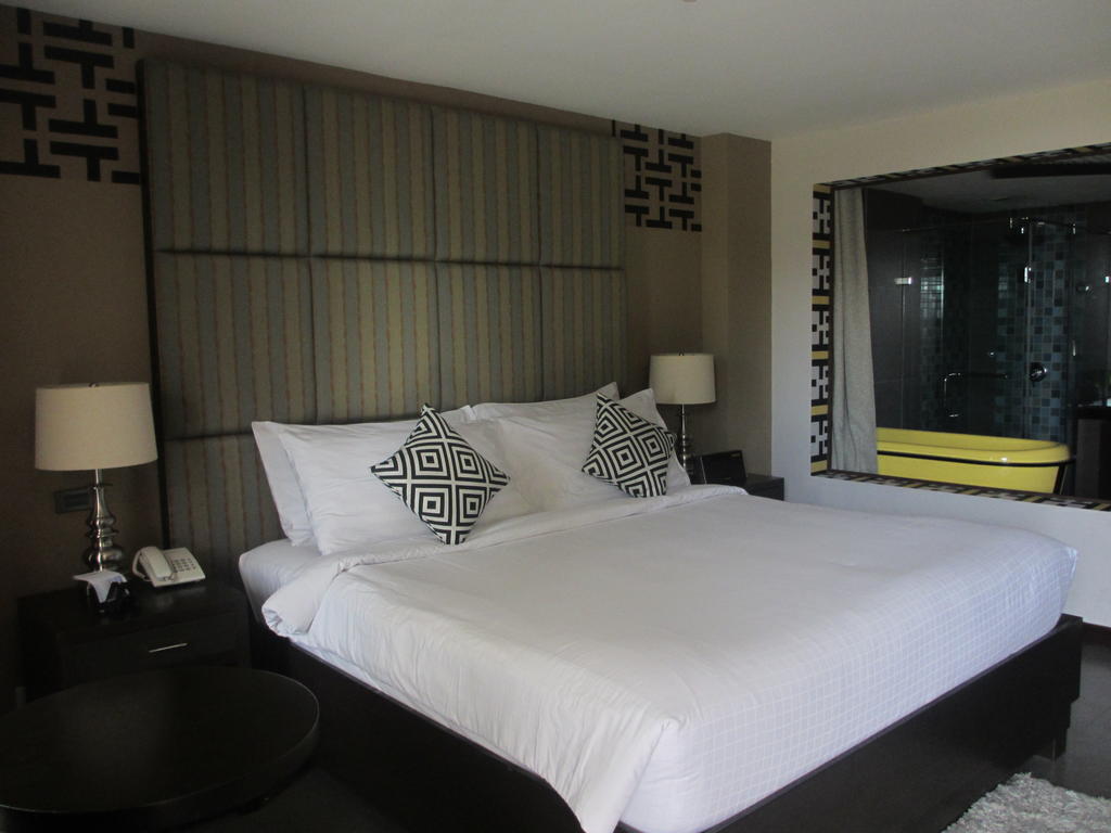 The Theodore Hotel Tagaytay City Esterno foto