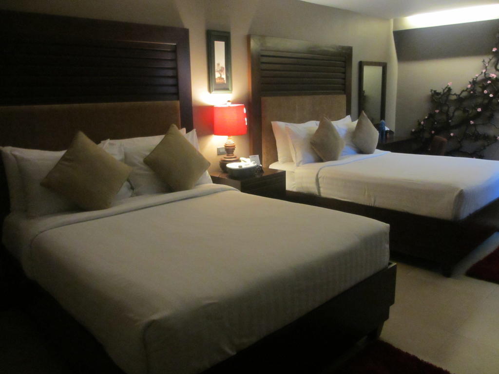 The Theodore Hotel Tagaytay City Esterno foto