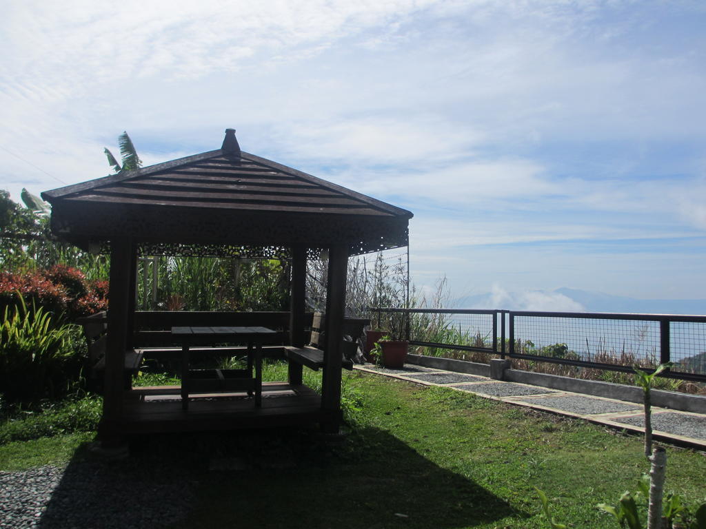 The Theodore Hotel Tagaytay City Esterno foto