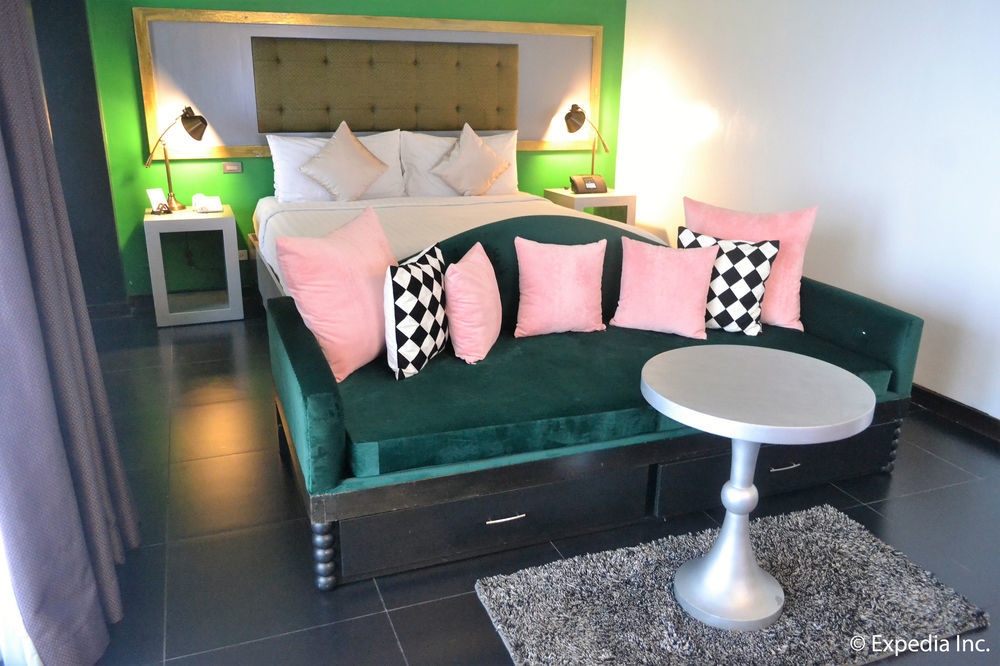 The Theodore Hotel Tagaytay City Esterno foto