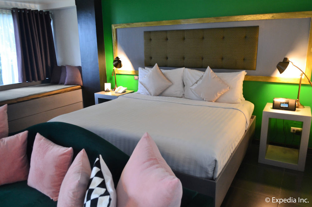 The Theodore Hotel Tagaytay City Esterno foto